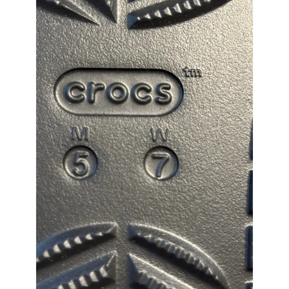 Crocs Classic Slides V2 Black Unisex mens 5 womens 7 Iconic Comfort Sandals